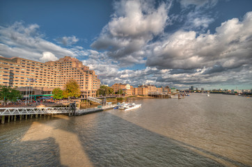 Tamesis river in The beautiful city of London. United Kingdom