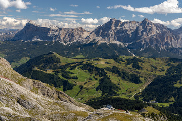 Italy / South Tyrol / Alto Adige: view from Vallon to Alta Badia and the Kreuzkofel behind - clouds are comming - Dolomites