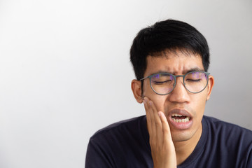 Obraz premium Asian man is sufferung from toothache