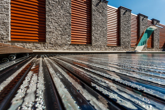 Span for pool. Rolling coating. Pool protection. Rollete. Security. Pure water. Pool protection system.