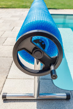 Span for pool. Rolling coating. Pool protection. Rollete. Security. Pure water. Pool protection system.