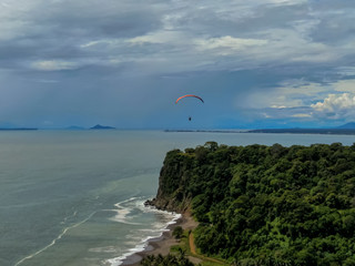 Fototapeta na wymiar Beautiful aerial landscape view of people Parapenting in Costa Rica