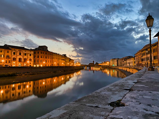 Obraz premium Lungarni of Pisa at night, Tuscany, Italy