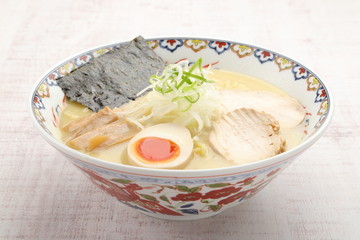 鶏白湯ラーメン