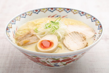 鶏白湯ラーメン
