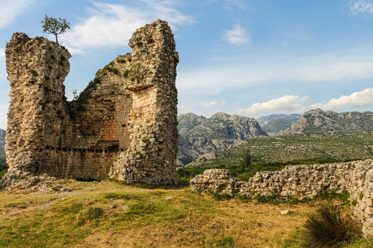 Reste Wehrturm bei Starigrad Paklenica