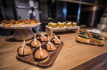 Confectionery performed by Chinese chefs in traditional cuisine.