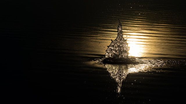 agua salpicando en un lago