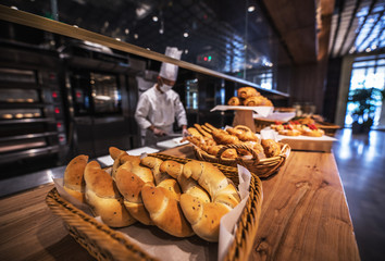 Confectionery performed by Chinese chefs in traditional cuisine.
