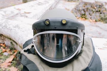 Protective bomb suit for demining