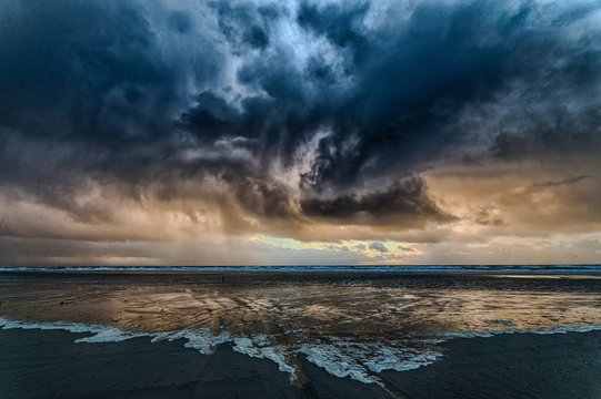 Breathtaking Shot The Ocean Covered By The Dark Cloudy Sky With The Sun Hidden Behind The Clouds