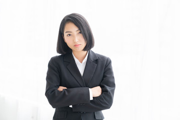 怒る女性　ビジネス