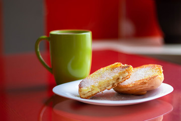 Bisquets con chocolate caliente