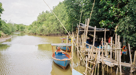 Obraz premium A boat floating on the river