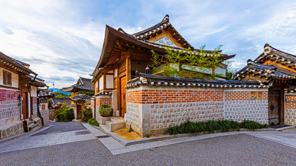 Obraz premium Bukchon Hanok Village best landmark in Seoul, South Korea.