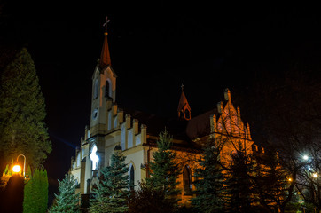 Rymanów Zdrój nocą kościół 