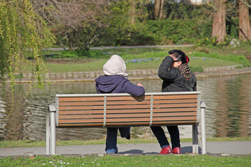 Fototapeta premium Talk im Park