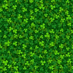 Behang Groene klaver klaver naadloze patroon. St. Patrick& 39 s day achtergrond © natbasil