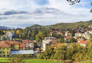 Fototapeta na wymiar Beautiful panoramic view of the village of Bercheto, located in the Apennine mountains between La Spezia and Parma in the valley of the Taro River.