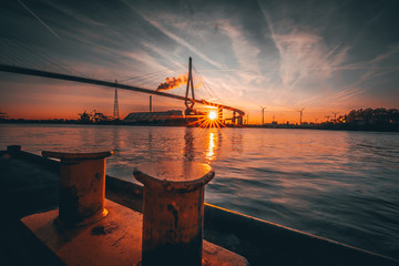 Sonnenuntergang an der Köhlbrandbrücke