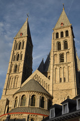 Fototapeta na wymiar Tours de la cathédrale de Tournai, Belgique