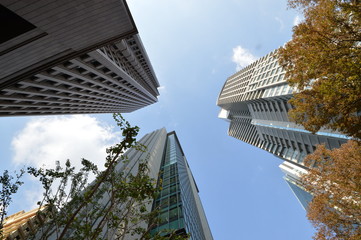 高層ビル　テナント　地価　景気