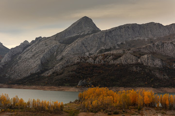 Obraz premium Yordas Peak in Riaño.