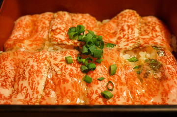 村上牛、レアステーキ丼