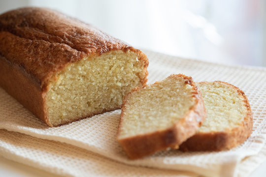 Lemon pound cake