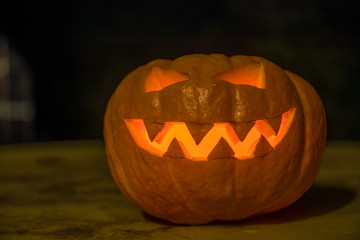 Halloween Kürbis beleuchtet