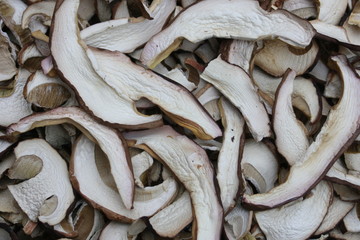 Getrocknete Steinpilze. Hintergrund Steinpilze.