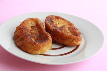 The torrijas are a typical Spanish dessert that is eaten for Easter, are made with milk and bread