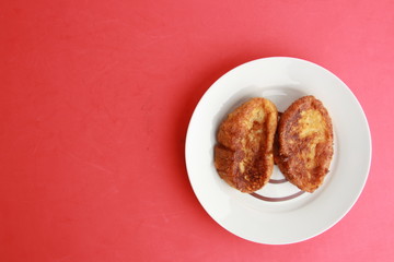 The torrijas are a typical Spanish dessert that is eaten for Easter, are made with milk and bread