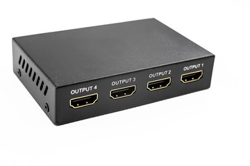 HDMI signal splitter with one input and four outputs to extend the signal of a device up to four