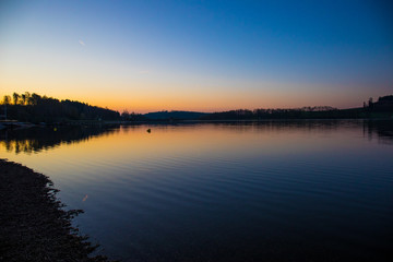 Blaue Stunde und Sonnenaufgang am Untreusee
