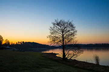 Fototapeta na wymiar Blaue Stunde und Sonnenaufgang am Untreusee