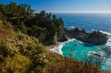 Obraz premium McWay Falls in Julia Pfeiffer Burns State Park, USA