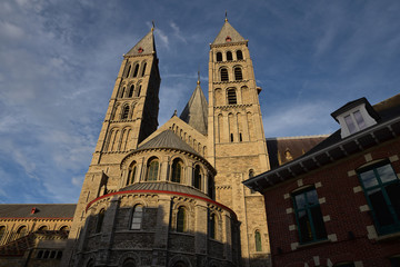 Fototapeta na wymiar Tours de la cathédrale de Tournai, Belgique