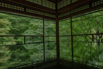 京都　瑠璃光院　日本庭園　紅葉　数寄屋造り　観光　写真素材　八瀬　お抹茶　お茶室　ライトアップ