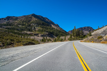 Beautiful road to Yosemite park. Go to the peak.