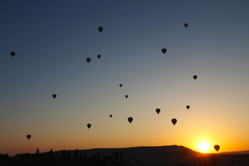 Mongolfiere all'alba in Cappadocia