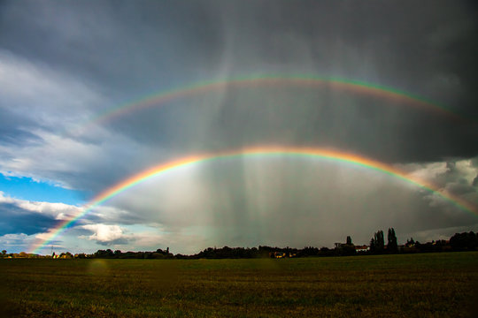 rainbow over field © Uwe