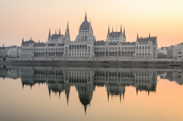 Fototapeta premium budapest, parliament, hungary, sunrise, unesco