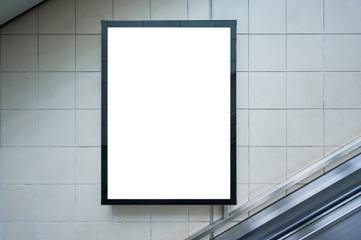Blank billbord mock up on the wall in subway station. Advertising concept
