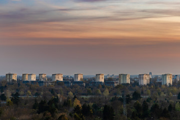 brzydkie budynki miasto wieczór zachód słońca © rpetryk
