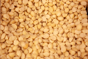 smooth round macadamia nuts