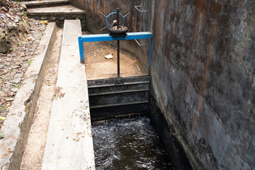 Water gate