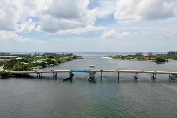 Obraz premium Clear effects of Red Tide in Sarasota, Florida, aerial view