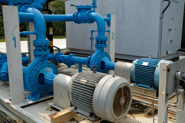 Centrifugal pump and motor installation