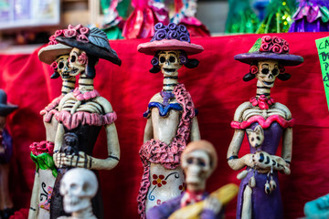 Fototapeta na wymiar catrina de barro en jalisco méxico 